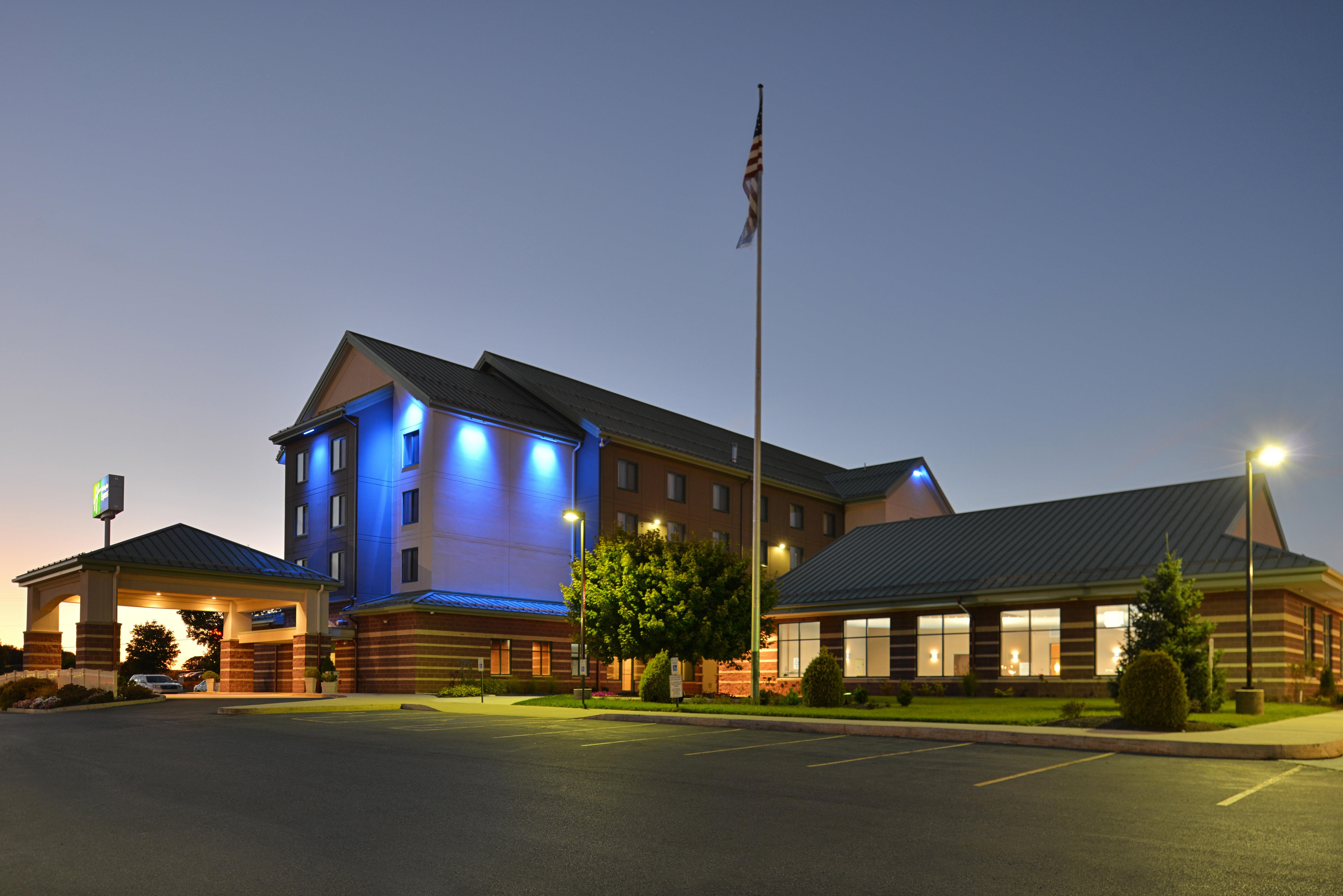 Holiday Inn Express Breezewood, an IHG Hotel Buitenkant foto